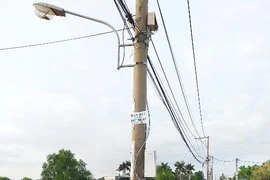 Điện lực Thủ Thiêm phản hồi về trụ điện giữa đường