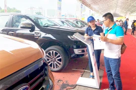 Thị trường ô tô ảm đạm giữa mùa cao điểm cuối năm