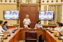 Phó Chủ tịch UBND TP.HCM Võ Văn Hoan chủ trì cuộc họp giao ban trực tuyến về tình hình dịch bệnh trên địa bàn TP chiều 28-1. Ảnh: TTBC