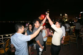 Du lịch như 'ngồi trên lửa' mùa cao điểm tết