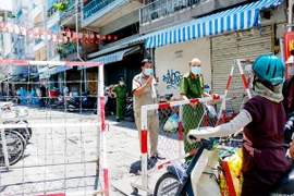 COVID-19: TP.HCM khẩn cấp truy vết các ca nhiễm mới