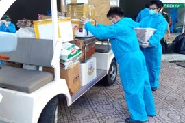 Nâng chất bữa ăn cho y bác sĩ tuyến đầu chống dịch