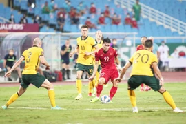 Tiến Linh trong trận đấu mà trọng tài người Qatar có quyết định khó hiểu. Ảnh: ANH THỎA