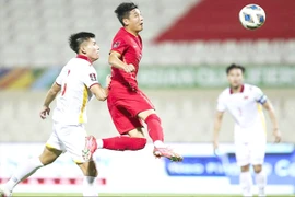 Cả hai lần Wu Lei ghi bàn đều chỉ có một mình Thanh Bình đuổi bám mà không có sự can thiệp của những nút chặn kỳ cựu. Ảnh: AFC 