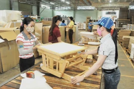 Khách ngoại muốn mua hàng, doanh nghiệp Việt không dám bán