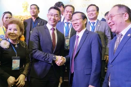 Lãnh đạo TP.HCM đặt hàng kiều bào nhiều vấn đề lớn