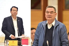 Trung tướng Tô Ân Xô, Chánh Văn phòng, người phát ngôn Bộ Công an (phải) và Thứ trưởng Bộ Tài chính Nguyễn Đức Chi phát biểu tại buổi họp báo. Ảnh: VGP