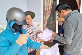 Nhiều người dân tại xã Cư Suê chịu hệ lụy sau cơn sốt đất. Ảnh: TIẾN THOẠI