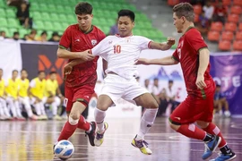 Futsal Myanmar (giữa) dù sinh sau nhưng dưới tay HLV Thái Lan thì đây là đối thủ đáng gờm. Ảnh: AFC