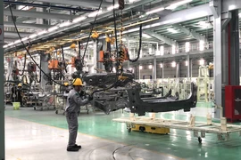 Một số doanh nghiệp Việt Nam đẩy mạnh chuyển giao công nghệ, sản xuất các sản phẩm với hàm lượng giá trị gia tăng nội địa ngày càng cao. Ảnh: QH