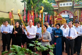Lãnh đạo TP.HCM dâng hương lên Đức Thánh Trần Hưng Đạo nhân lễ giỗ lần 722