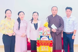 Chủ tịch HĐND TP.HCM chúc tết nhiều cá nhân, đơn vị 