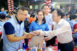 Hỗ trợ 1.000 công nhân lao động khó khăn được vui đón Tết 