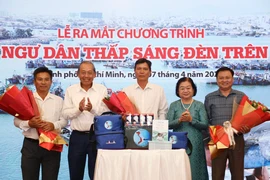 Chùm ảnh: Lễ ra mắt chương trình 'Cùng ngư dân thắp sáng đèn trên biển'