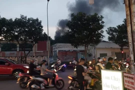 Cháy nhà trong hẻm ở Bình Thạnh, 2 người kẹt bên trong