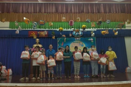 Mang "Vầng trăng yêu thương" đến cho trẻ mồ côi, có hoàn cảnh đặc biệt