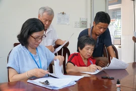Tân Bình chi trả tiền hỗ trợ cho các hộ dân bị ảnh hưởng bởi dự án xây dựng cụm trường học