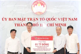 Agirbank ủng hộ Quỹ 'Vì người nghèo' TP.HCM 1 tỉ đồng