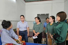 Lãnh đạo MTTQ Việt Nam TP.HCM thăm hỏi nạn nhân vụ cháy nhà trọ ở Thủ Đức