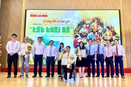 Chuyện cụ bà 91 tuổi ‘lướt Facebook chúc Tết online' đạt giải nhất cuộc thi viết Tết thời số