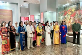 Kiều bào hội ngộ tại Bảo tàng TP.HCM, cùng ôn lại 80 năm lịch sử hào hùng