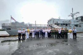 Tàu HMS Richmond của Hải quân Hoàng gia Anh cập Cảng Nhà Rồng