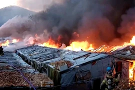 Cháy lớn tại khu ổ chuột ở quận Gangnam (thủ đô Seoul, Hàn Quốc). Ảnh: REUTERS