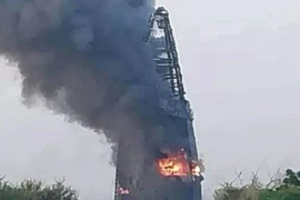 VIDEO: Cao ốc cháy ngùn ngụt giữa giao tranh tại Sudan 