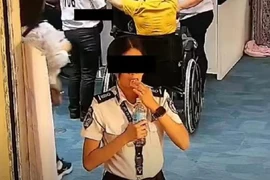 VIDEO: Nhân viên an ninh bị nghi trộm tiền khách rồi nuốt để phi tang