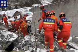 VIDEO: Lở đất ở Trung Quốc, 47 người bị chôn vùi