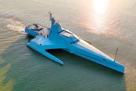 Trung Quốc ra mắt tàu không người lái khổng lồ ‘Cá voi sát thủ’