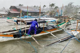 Bão Usagi đổ bộ vào Philippines, hàng nghìn người sơ tán