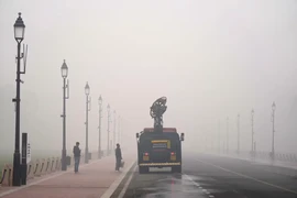 ‘Súng chống bụi' giữa Delhi mù mịt