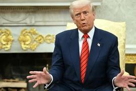 Ông Trump cảnh báo áp thuế 200% lên rượu EU, sau khi EU đánh thuế 50% lên rượu Mỹ