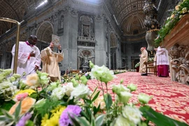 Chùm ảnh đón Lễ Phục sinh ở Vatican, Nga, Ukraine,…