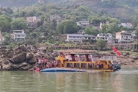 3 người thiệt mạng, 60 người bị thương trong vụ lật tàu du lịch ở Trung Quốc 