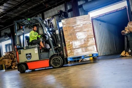 Doanh nghiệp nhỏ lẻ, bán hàng online ở Mỹ xoay sở vượt cú sốc thuế của ông Trump