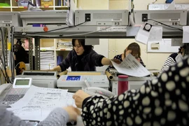 Mắc kẹt với máy fax và nghịch lý của cường quốc công nghệ hàng đầu thế giới