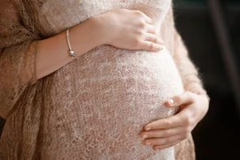 Đẻ liên tục 3 đứa con trong 4 năm để trốn ngồi tù