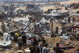 Cuộc chiến ở Gaza nóng thực địa lẫn trên bàn nghị sự