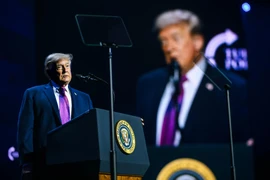 Ông Trump có động thái chú ý về Iran; Tehran cảnh cáo đáp trả phong tỏa của Mỹ bằng ‘hành động quân sự chưa tiền lệ’