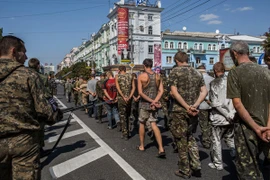 Ukraine 'nhộn nhịp' trao đổi tù binh