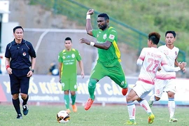 Ngoại binh 'bắt cá hai tay' bị VFF trừng phạt nặng