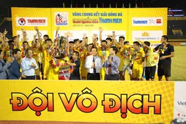 Vô địch từ nguồn cảm hứng đàn anh tuyển Việt Nam
