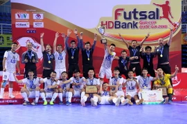 Thái Sơn Nam lập hat trick vô địch