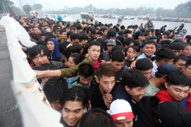 Mua vé trận bán kết AFF Cup khó hơn World Cup