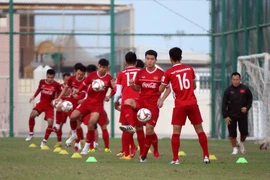 Thầy trò Park Hang-seo "đổ bộ" xuống UAE