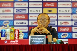 Ông Park: ‘Làm HLV trưởng đội tuyển Việt Nam mệt lắm!’
