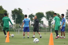 Ông Park hủy trận đấu tập của U-22 Việt Nam, chờ gặp Kitchee