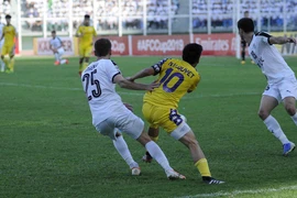 Clip: Chiêm ngưỡng hai bàn thắng đẹp của Văn Quyết 